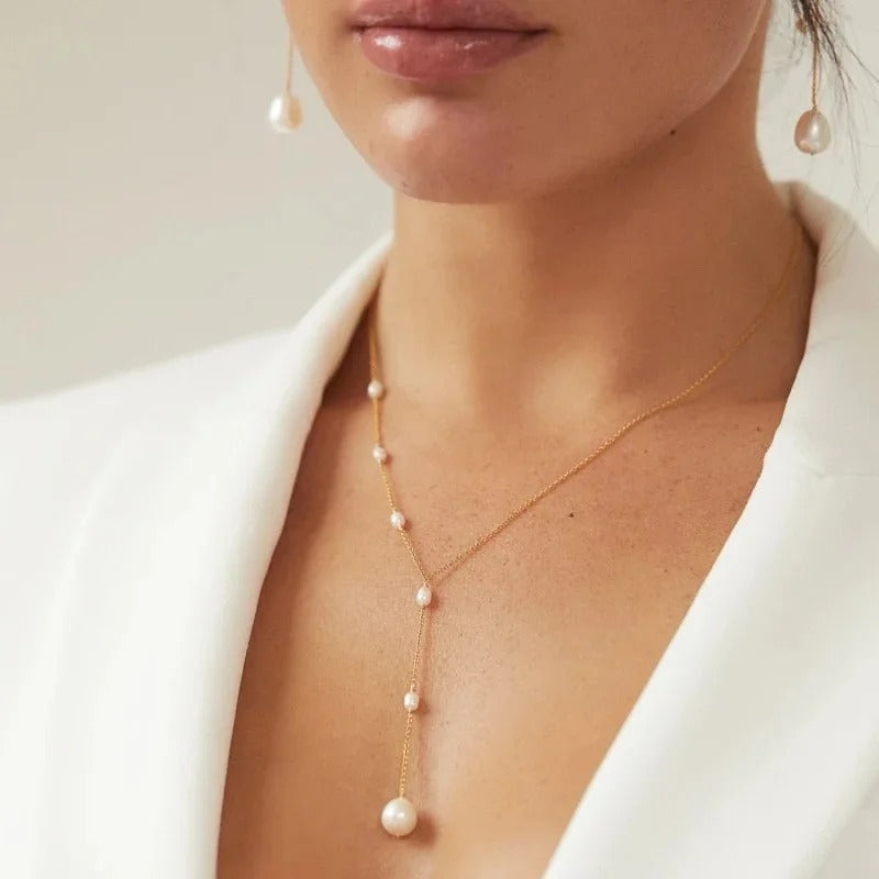 Annika – Retro Necklace Featuring Sphere Pendants