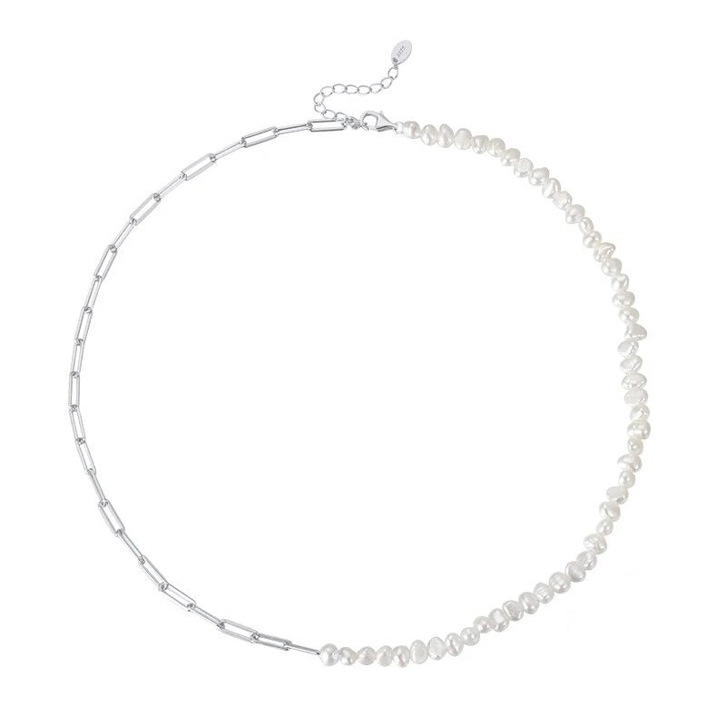 Livia – Elegant Gold Necklace with a Mesh Design