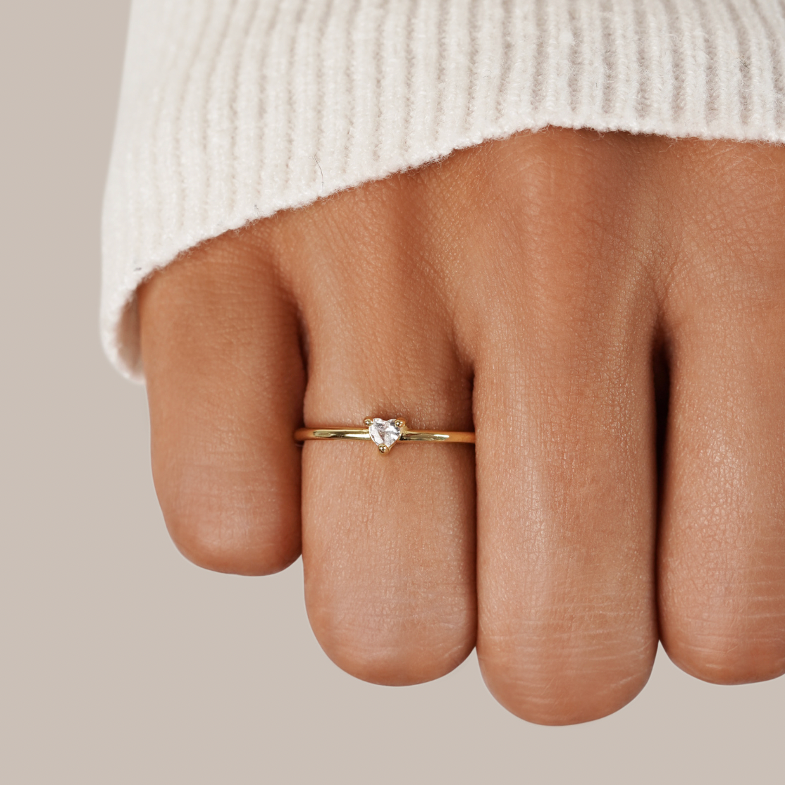 Leonie – Elegant Smooth Gold Ring
