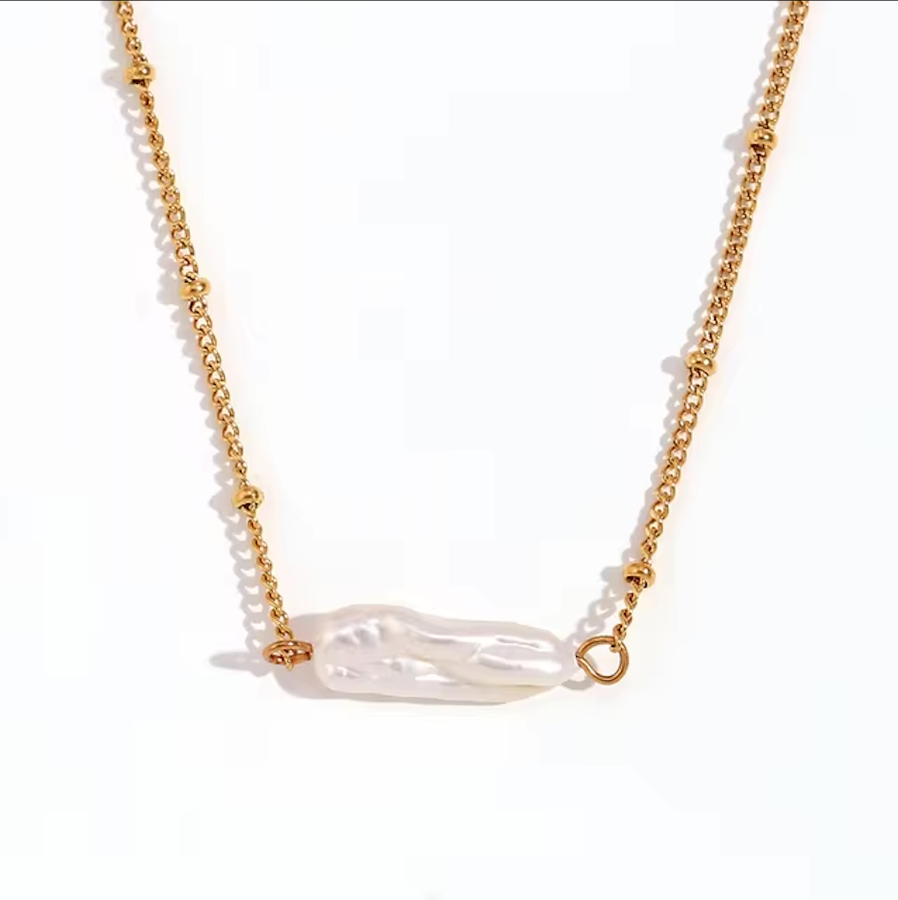 Isabela – Gold Necklace Featuring a Rectangular Pendant