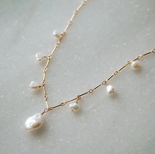 Greta – Delicate Gold Necklace Adorned with Tiny Beads