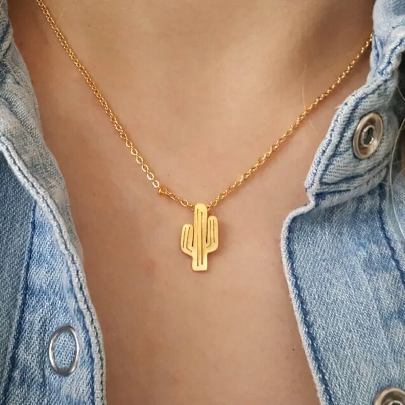 Amira – Gold Necklace Featuring a Cactus-Inspired Pendant