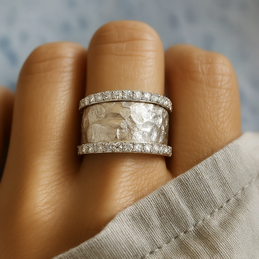 Viktoria – Classic Silver Ring Adorned with Zirconia