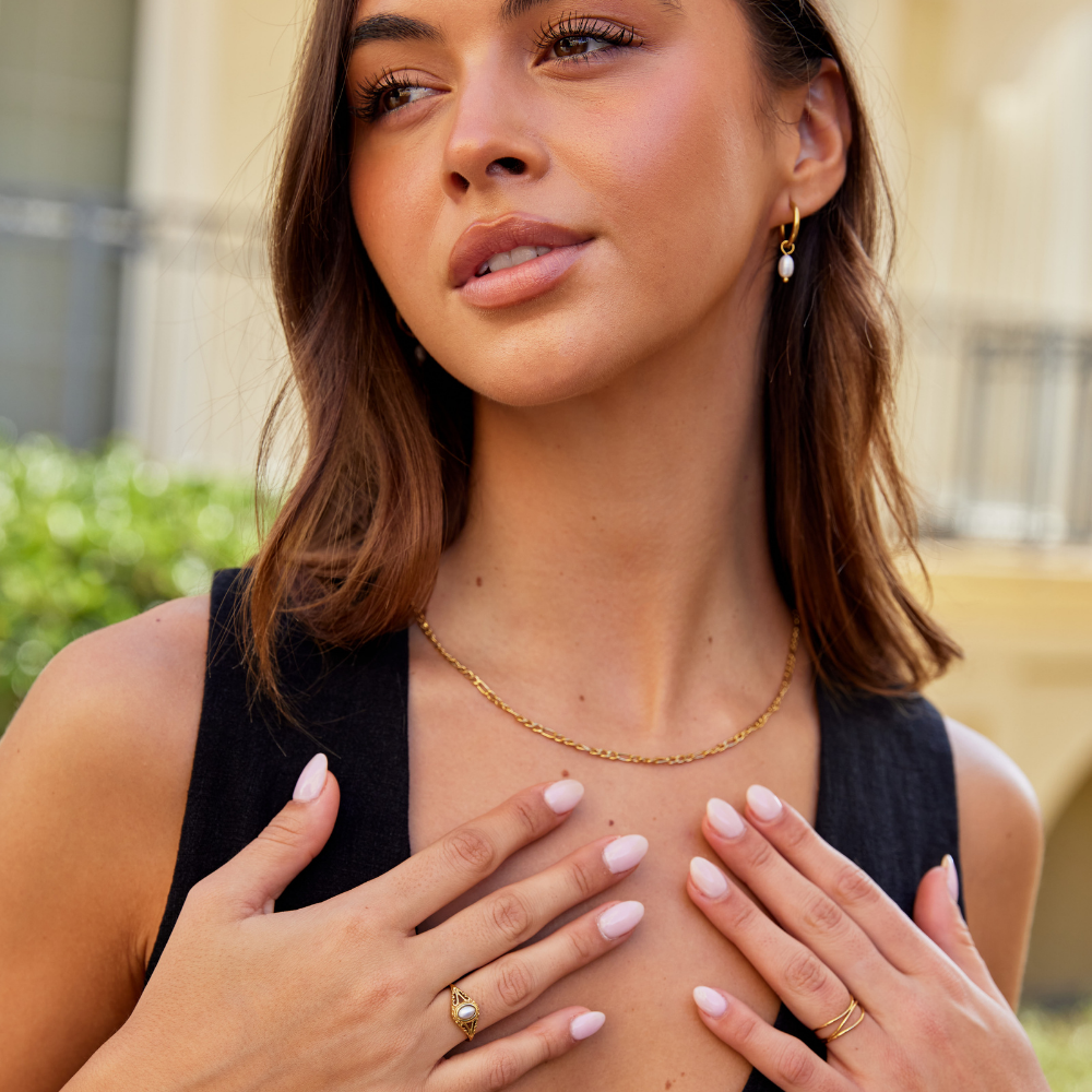 Nora – Curved Gold Statement Ring