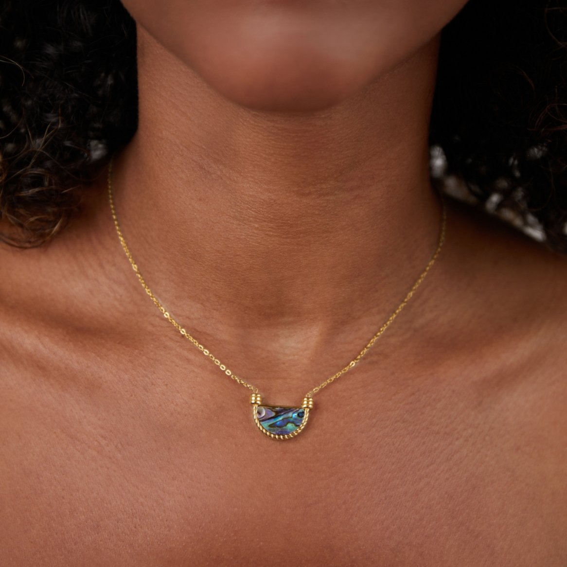 Elisabetta – Gold Necklace Featuring a Coin-Shaped Pendant