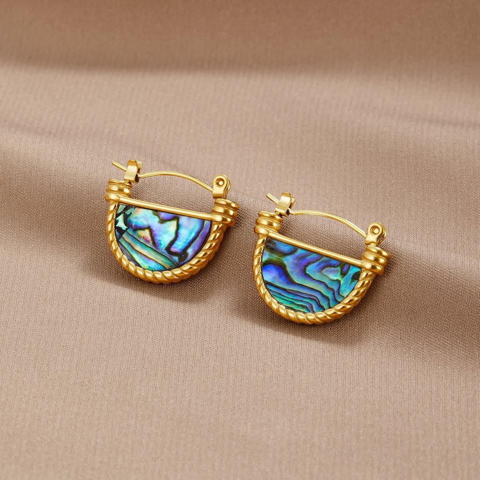 Elisabetta – Gold Necklace Featuring a Coin-Shaped Pendant