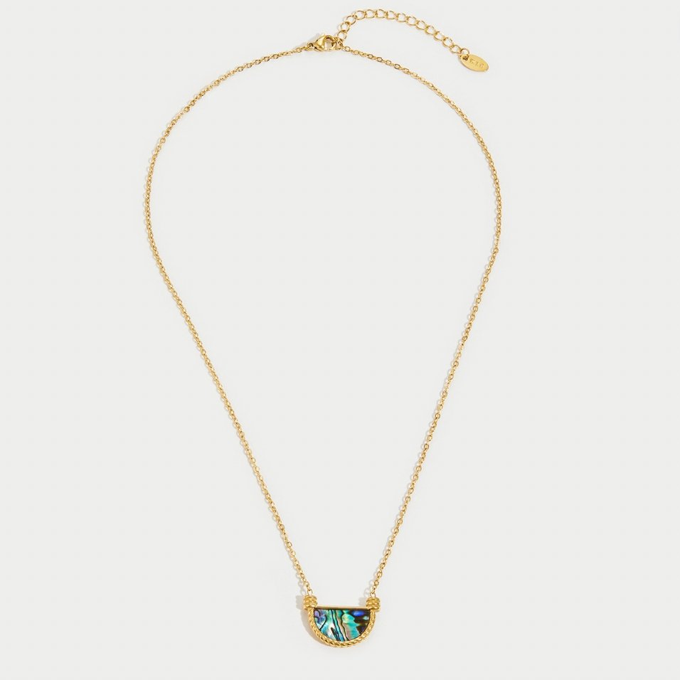 Elisabetta – Gold Necklace Featuring a Coin-Shaped Pendant