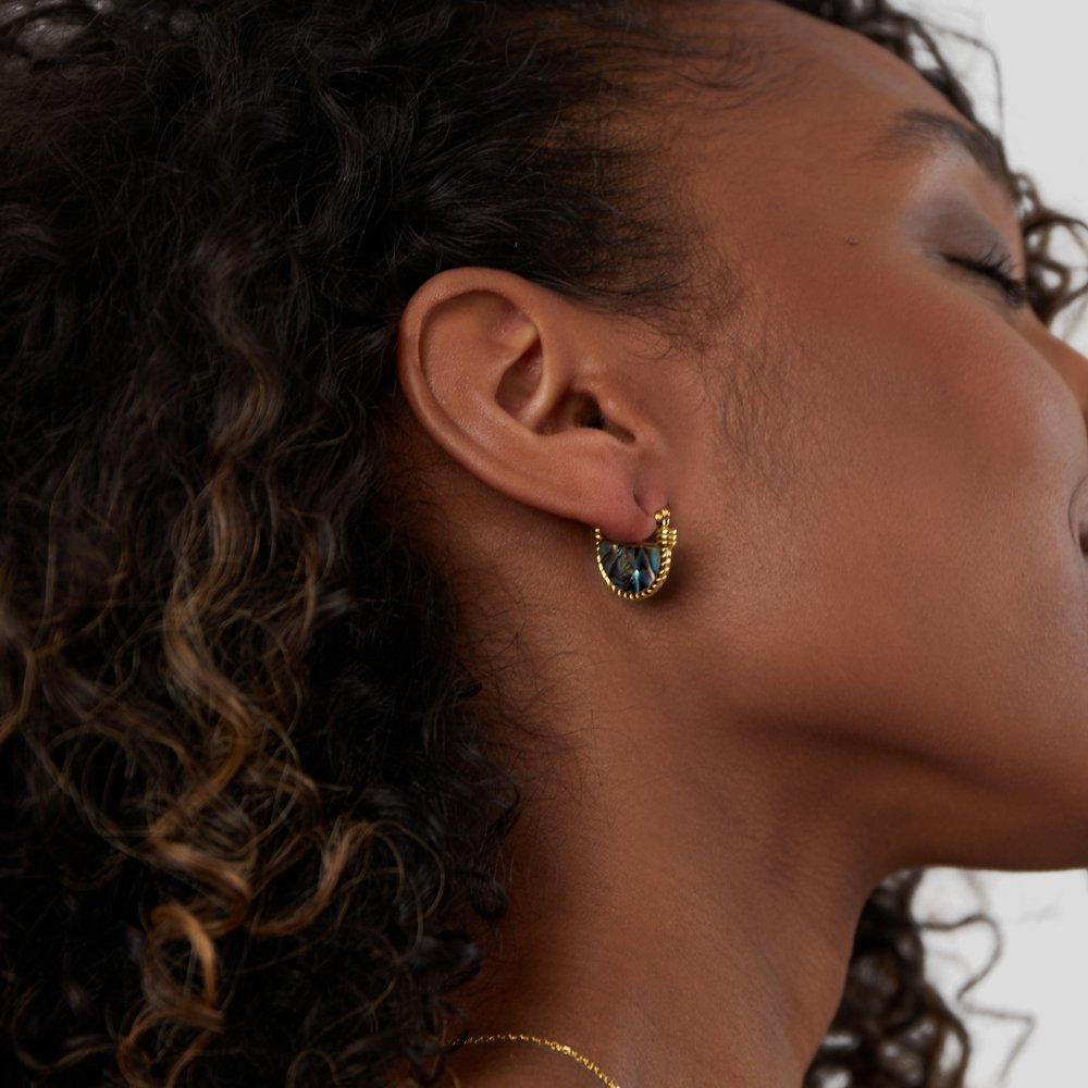 Elisabetta – Gold Necklace Featuring a Coin-Shaped Pendant