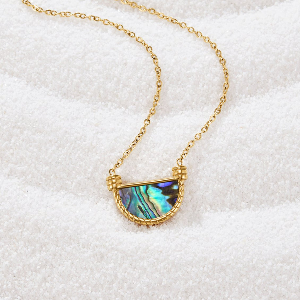 Elisabetta – Gold Necklace Featuring a Coin-Shaped Pendant
