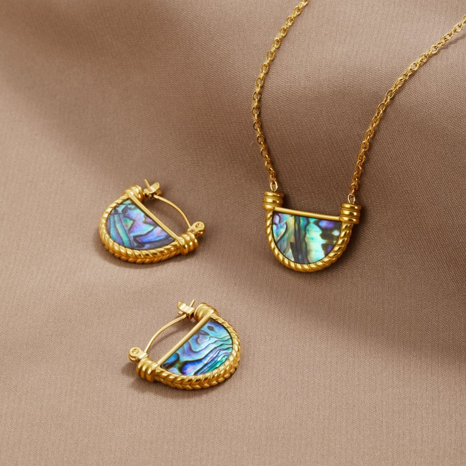 Elisabetta – Gold Necklace Featuring a Coin-Shaped Pendant