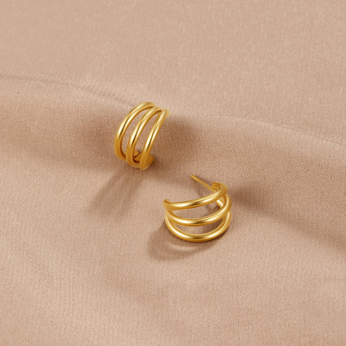 Helene – Structured Gold Mini Hoop Earrings