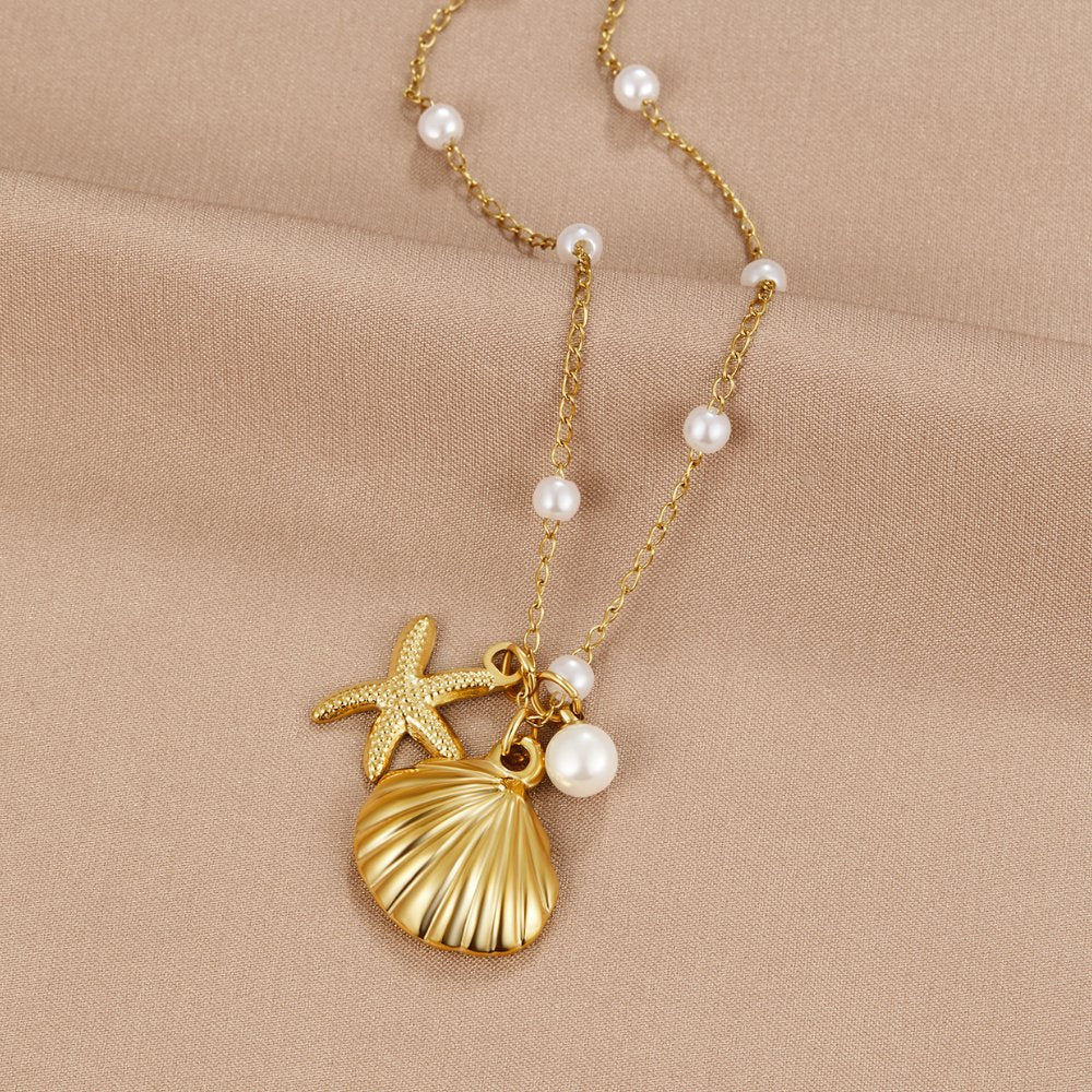 Livia – Gold Necklace Featuring a Teardrop Stone