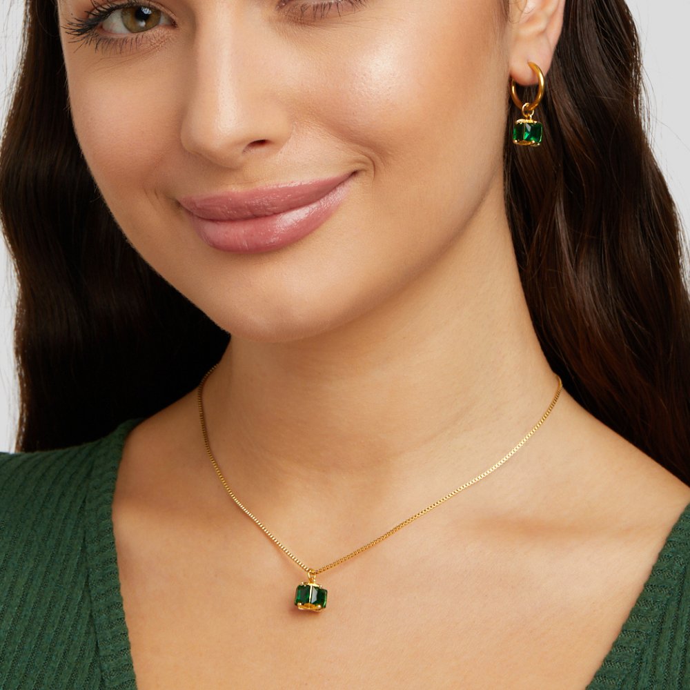 Tereza – Elegant Gold Necklace with Chain Design