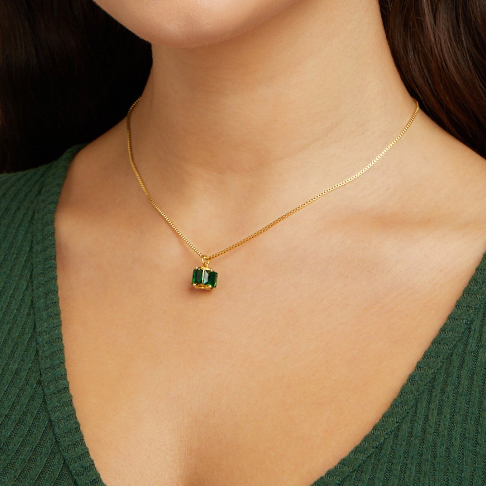 Tereza – Elegant Gold Necklace with Chain Design