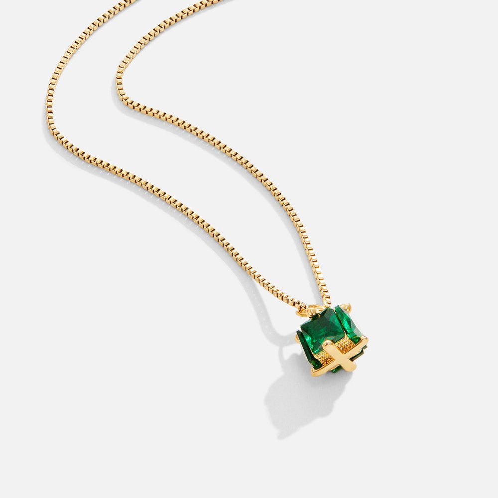 Tereza – Elegant Gold Necklace with Chain Design