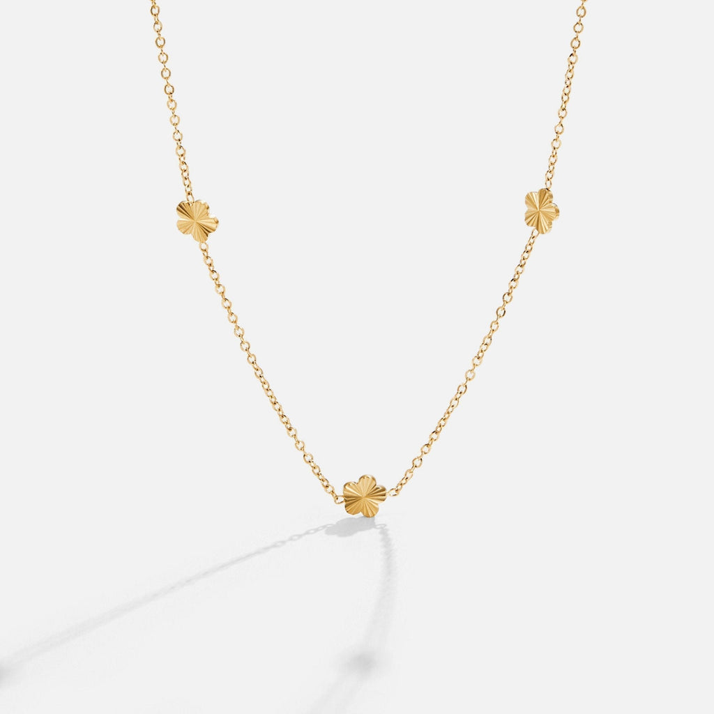 Kathrin – Elegant Necklace with Subtle Color Highlights