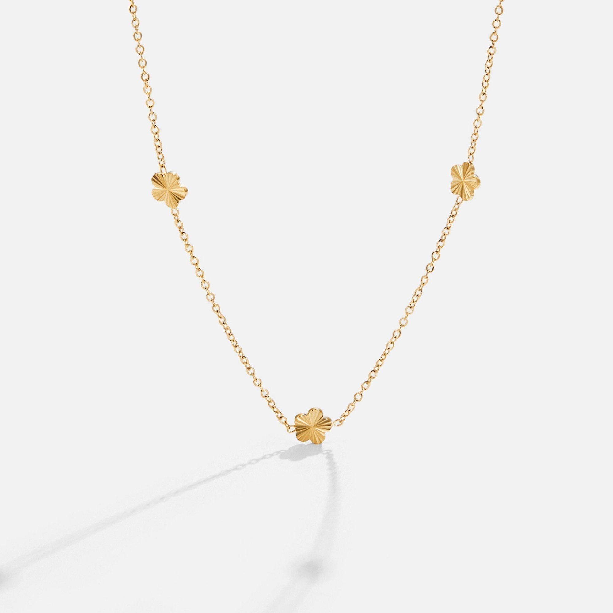 Kathrin – Elegant Necklace with Subtle Color Highlights