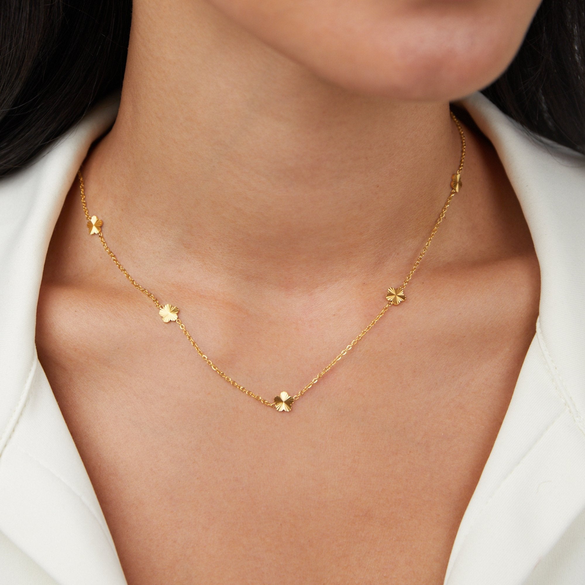 Kathrin – Elegant Necklace with Subtle Color Highlights