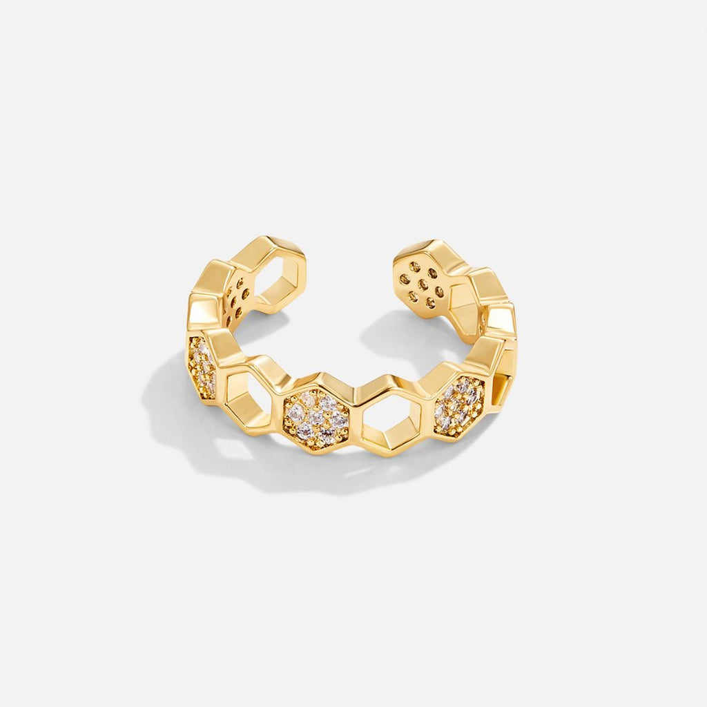 Friederike – Gold Ring Featuring a Pearl Accent