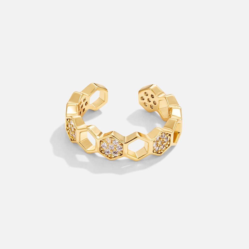 Friederike – Gold Ring Featuring a Pearl Accent