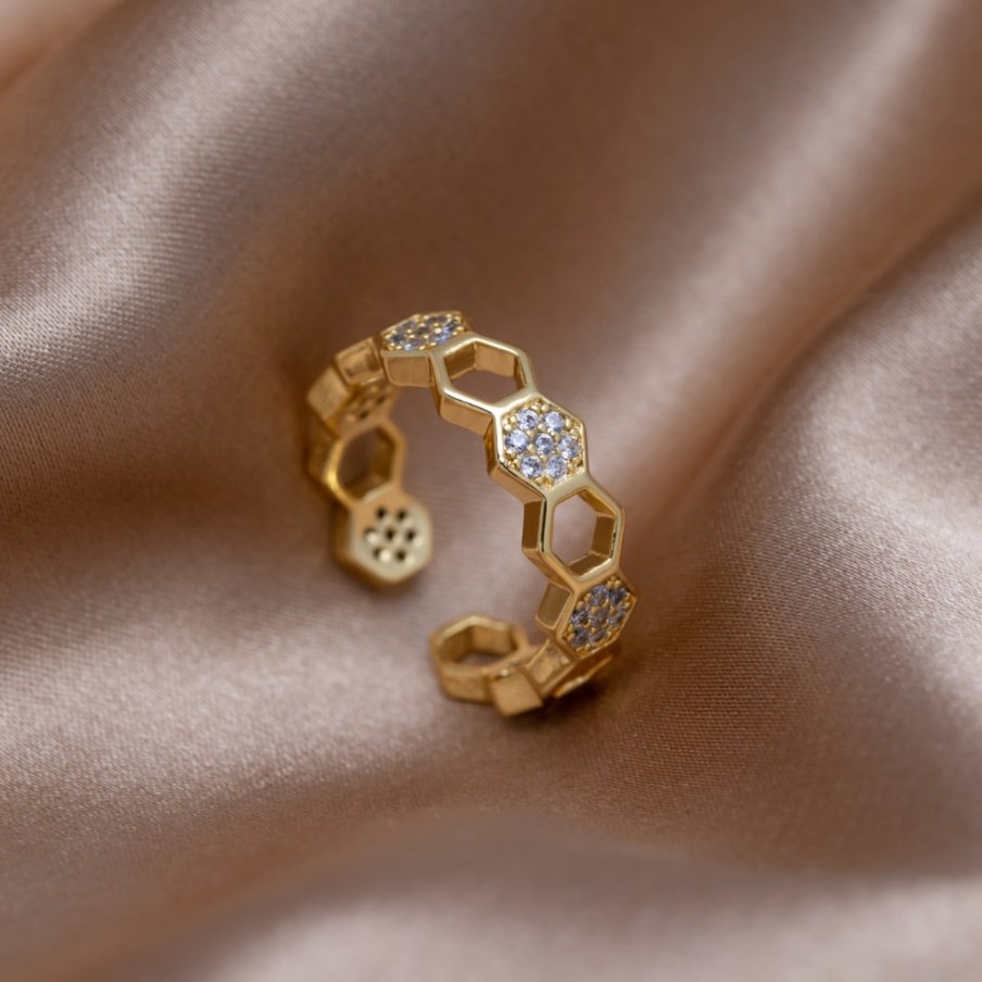 Selina – Crystal-Studded Gold Ring
