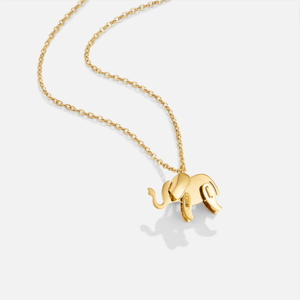 Gisela – Elegant Gold Necklace with Round Pendant and Textured Design