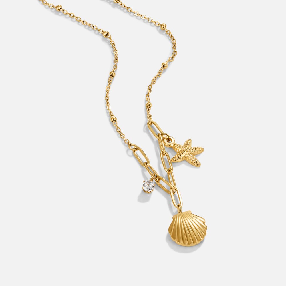 Anja – Gold Necklace Adorned with Pearl Accents