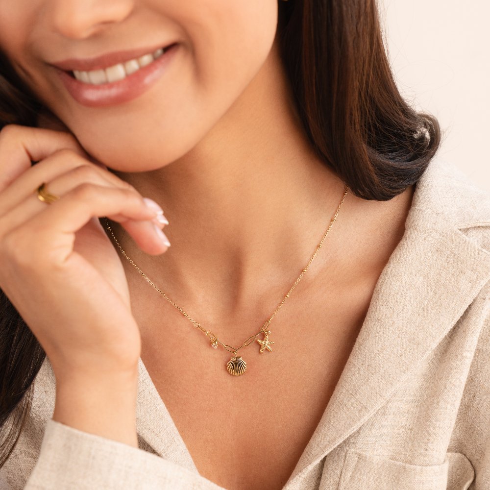Anja – Gold Necklace Adorned with Pearl Accents
