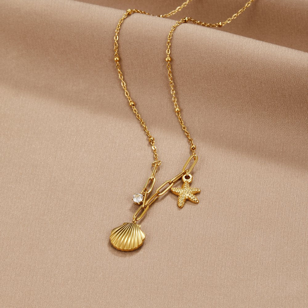 Anja – Gold Necklace Adorned with Pearl Accents