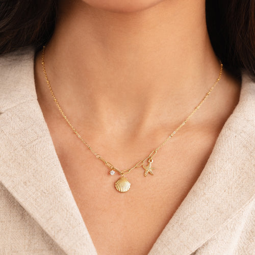 Anja – Gold Necklace Adorned with Pearl Accents