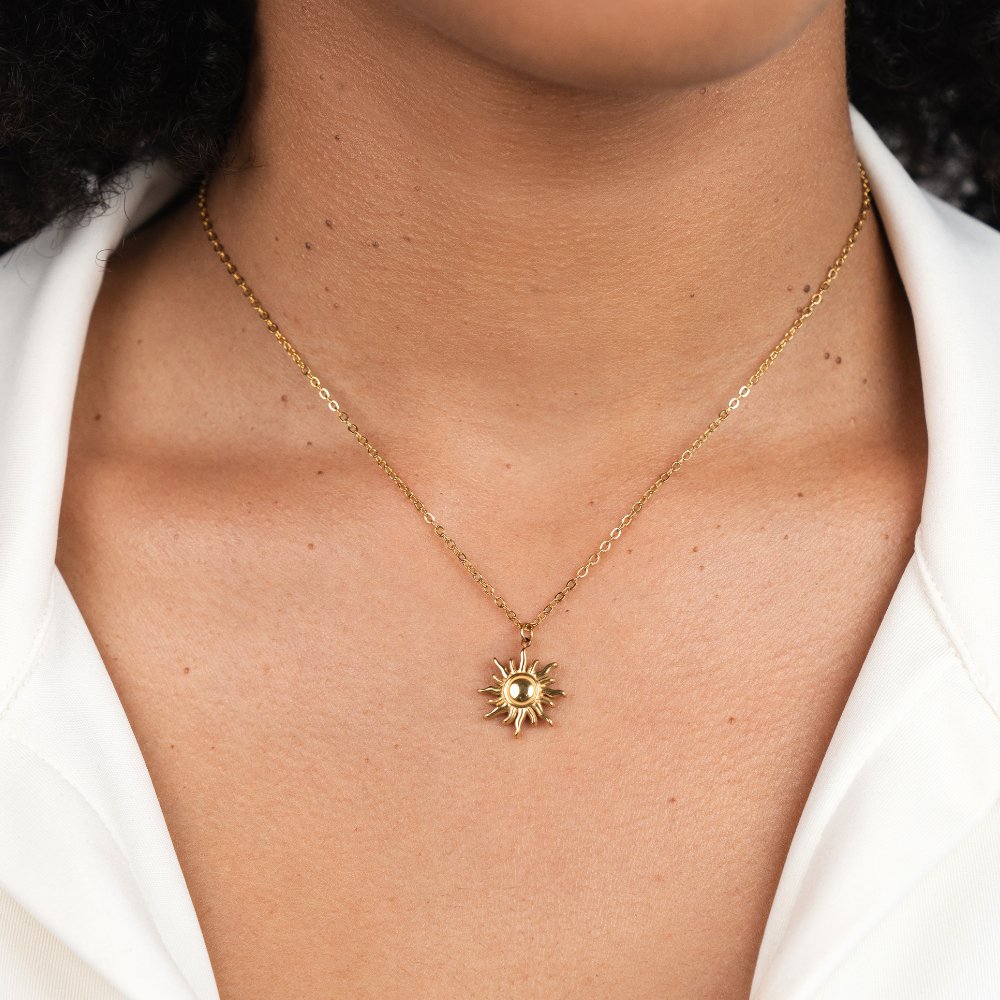 Ronja – Floral Pendant Gold Necklace