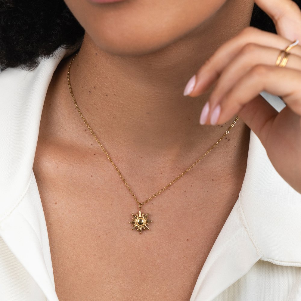 Ronja – Floral Pendant Gold Necklace