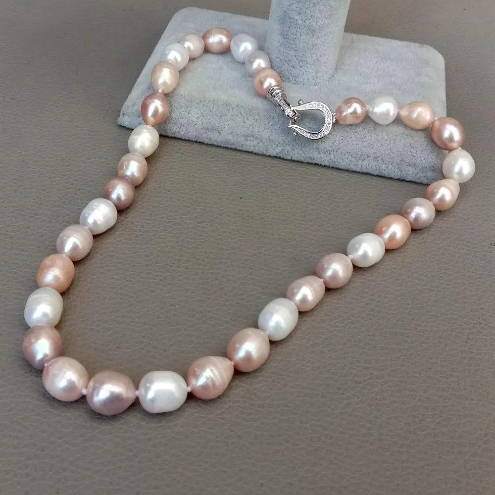 Brita – Elegant Gold Necklace with Stylish Chain