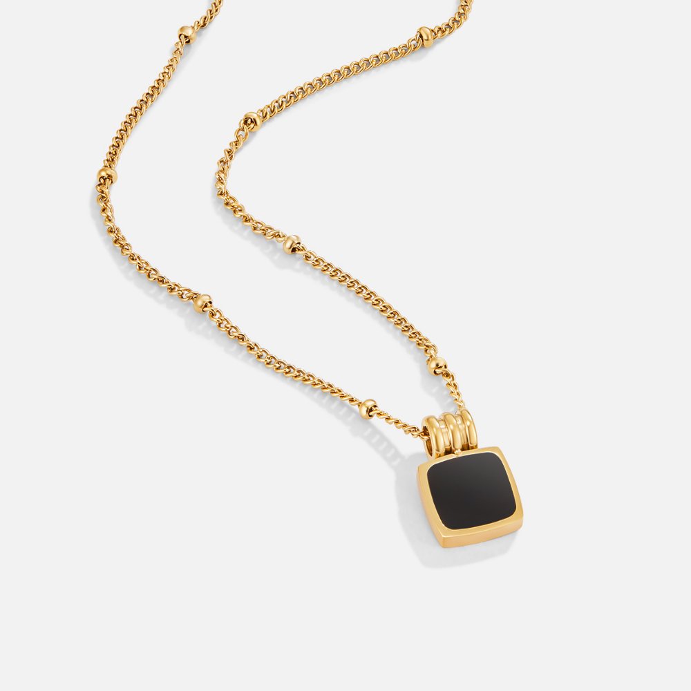 Dorota – Elegant Gold Necklace Featuring a Green Gem