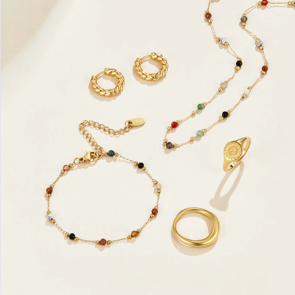 Gertrud – Gold Necklace Featuring Vibrant Accents
