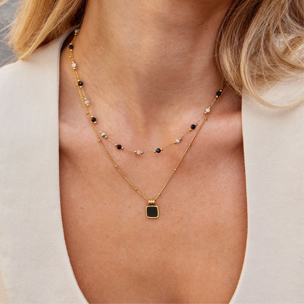 Theresa – Elegant Necklace with Subtle Black and White Accents