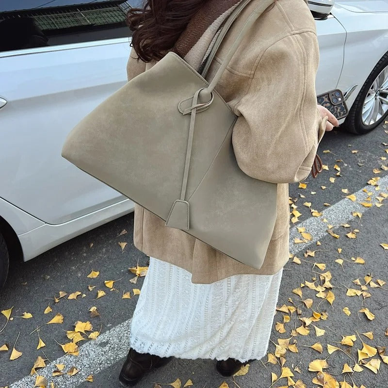 Kyadeeih | Chic Tote Bag