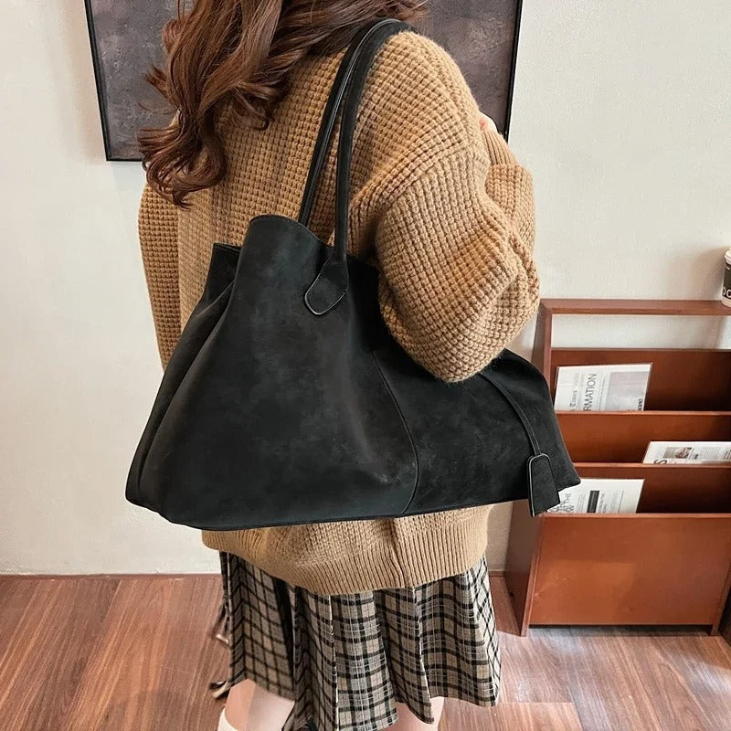 Kyadeeih | Chic Tote Bag