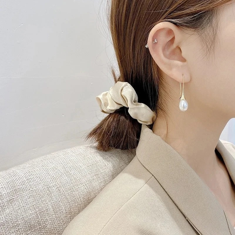 Tamara – Timeless Earrings Featuring Helena Pearls