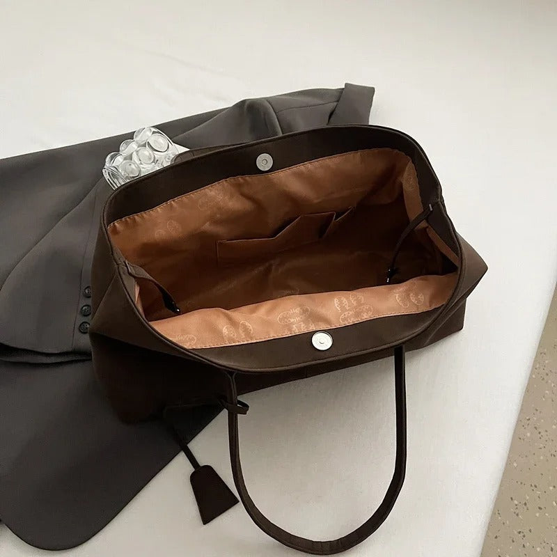 Kyadeeih | Chic Tote Bag