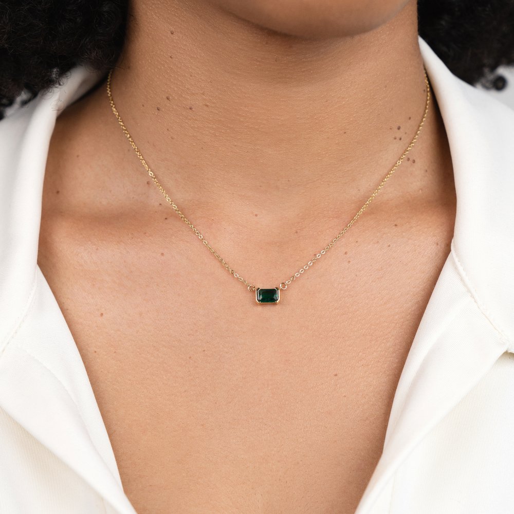 Liliana – Rectangular Pendant Gold Necklace