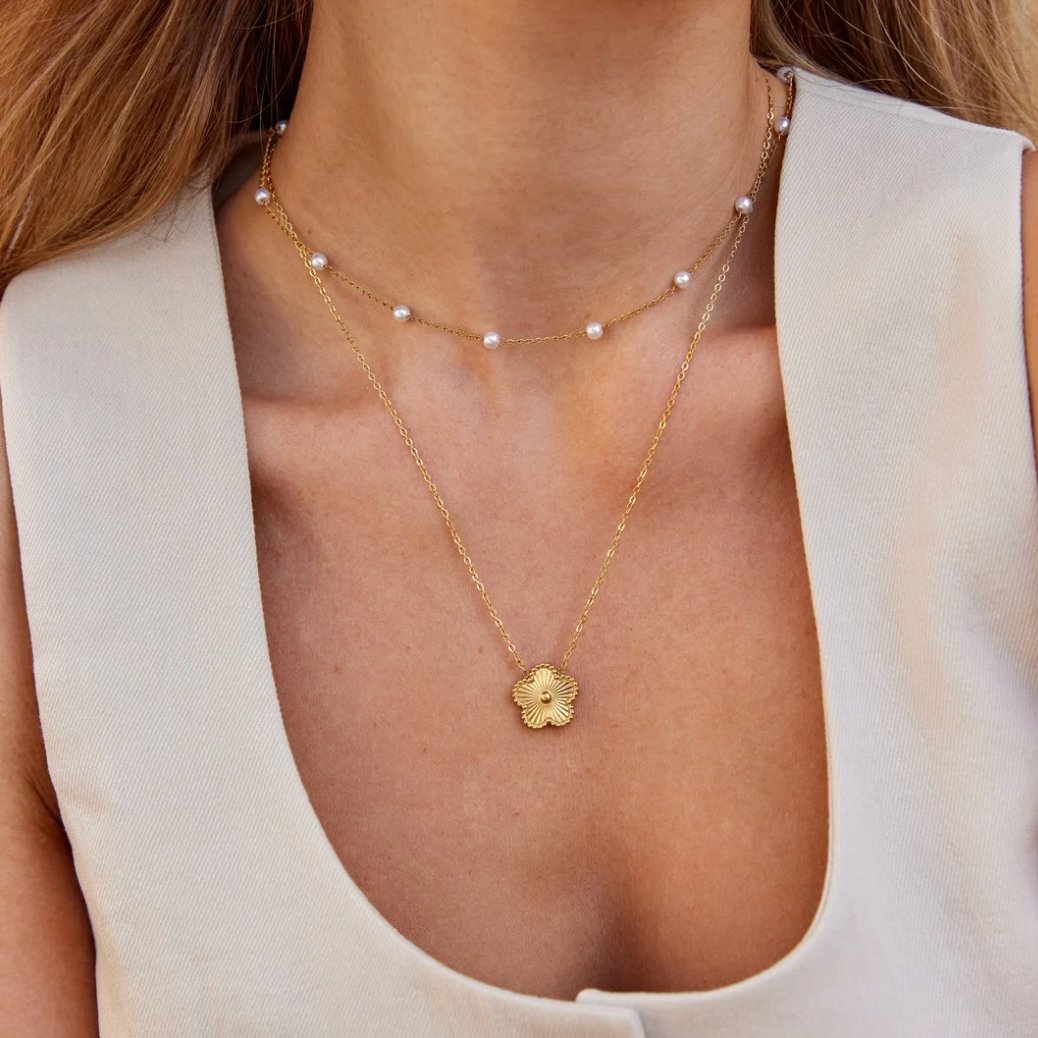 Klara – Double Gold Necklace Featuring Pearl Accents
