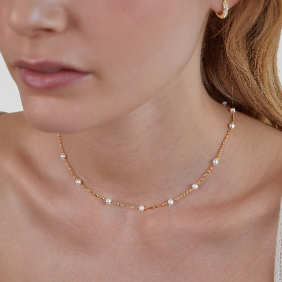 Klara – Double Gold Necklace Featuring Pearl Accents