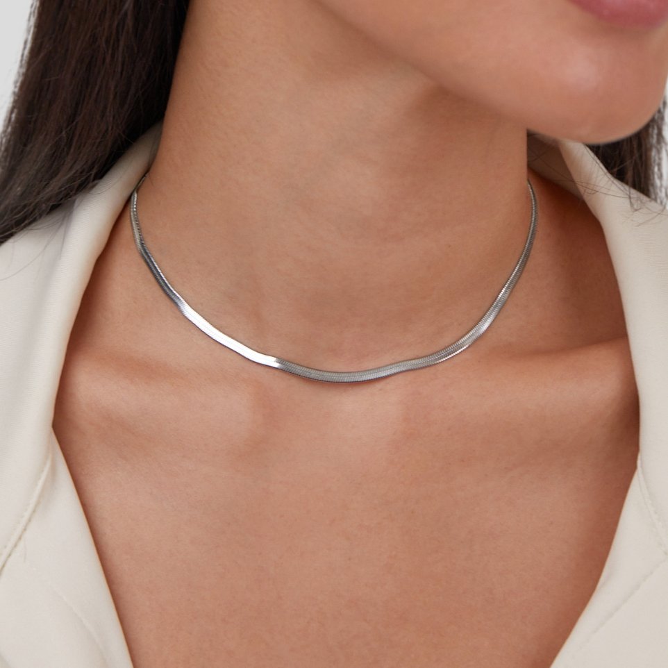 Katharina – Elegant Silver Chain with a Graceful Curve