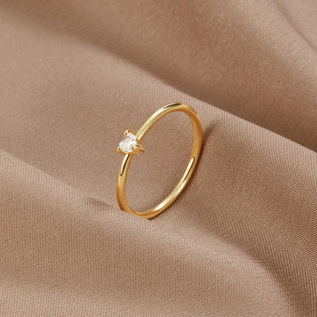 Leonie – Elegant Smooth Gold Ring