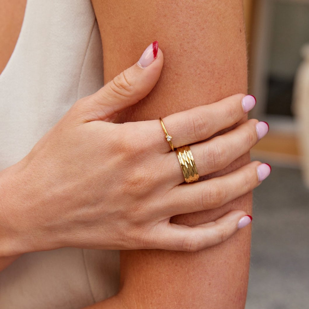 Leonie – Elegant Smooth Gold Ring