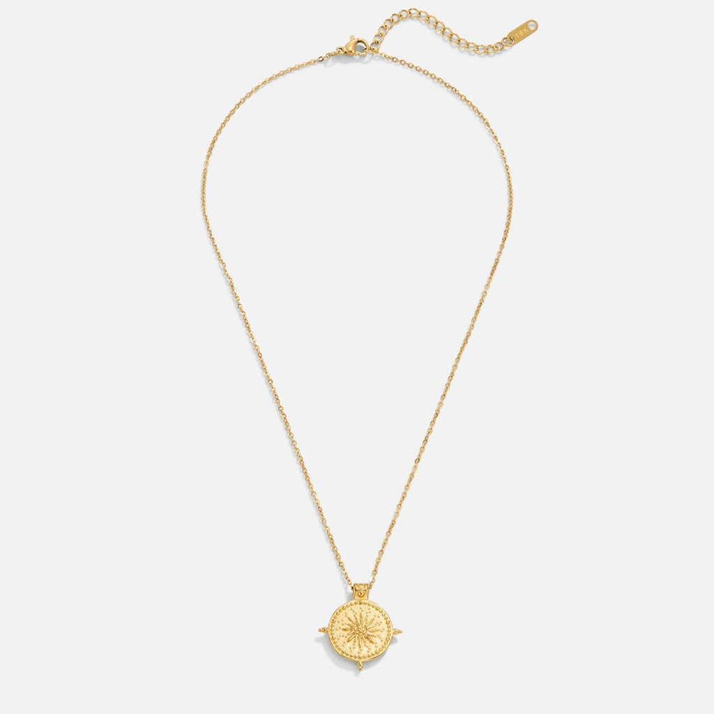 Luisa – Elegant Gold Necklace Featuring Dual Hearts
