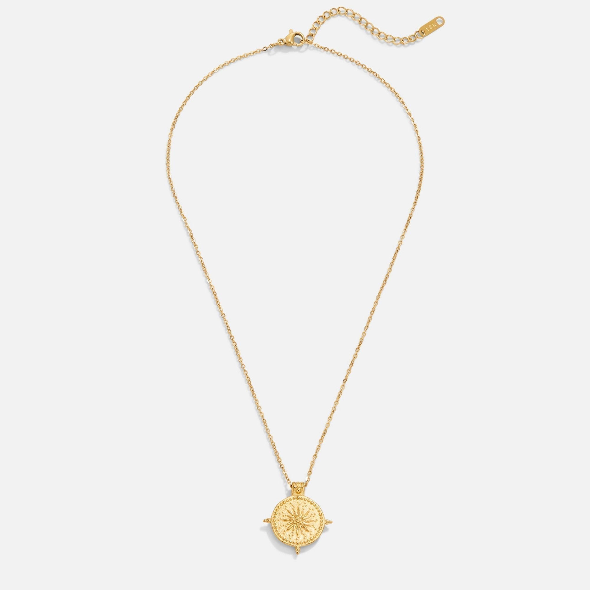 Luisa – Elegant Gold Necklace Featuring Dual Hearts