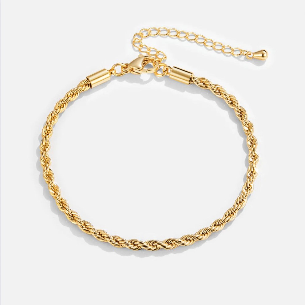 Isabella – Elegant Spiral Gold Bracelet
