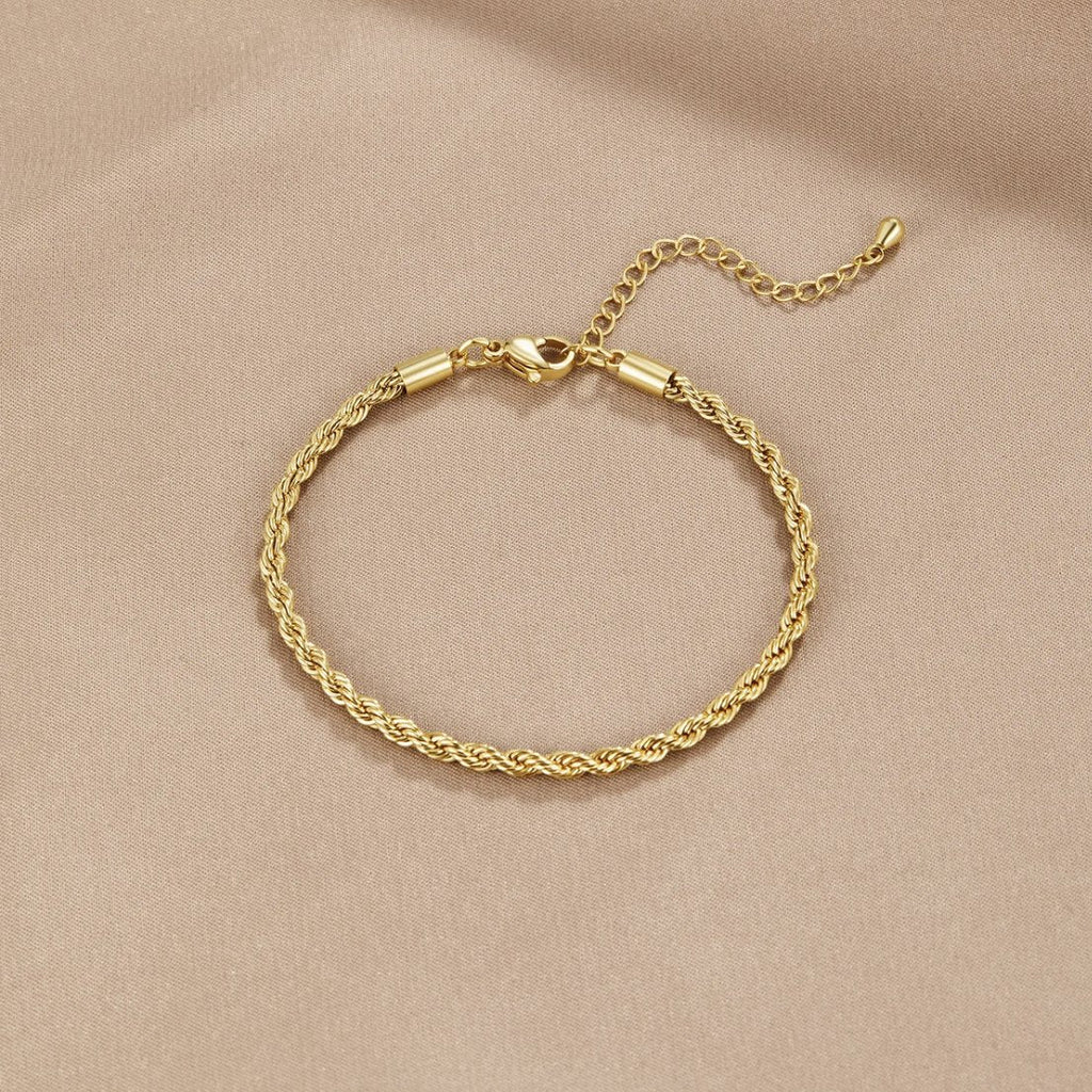 Isabella – Elegant Spiral Gold Bracelet